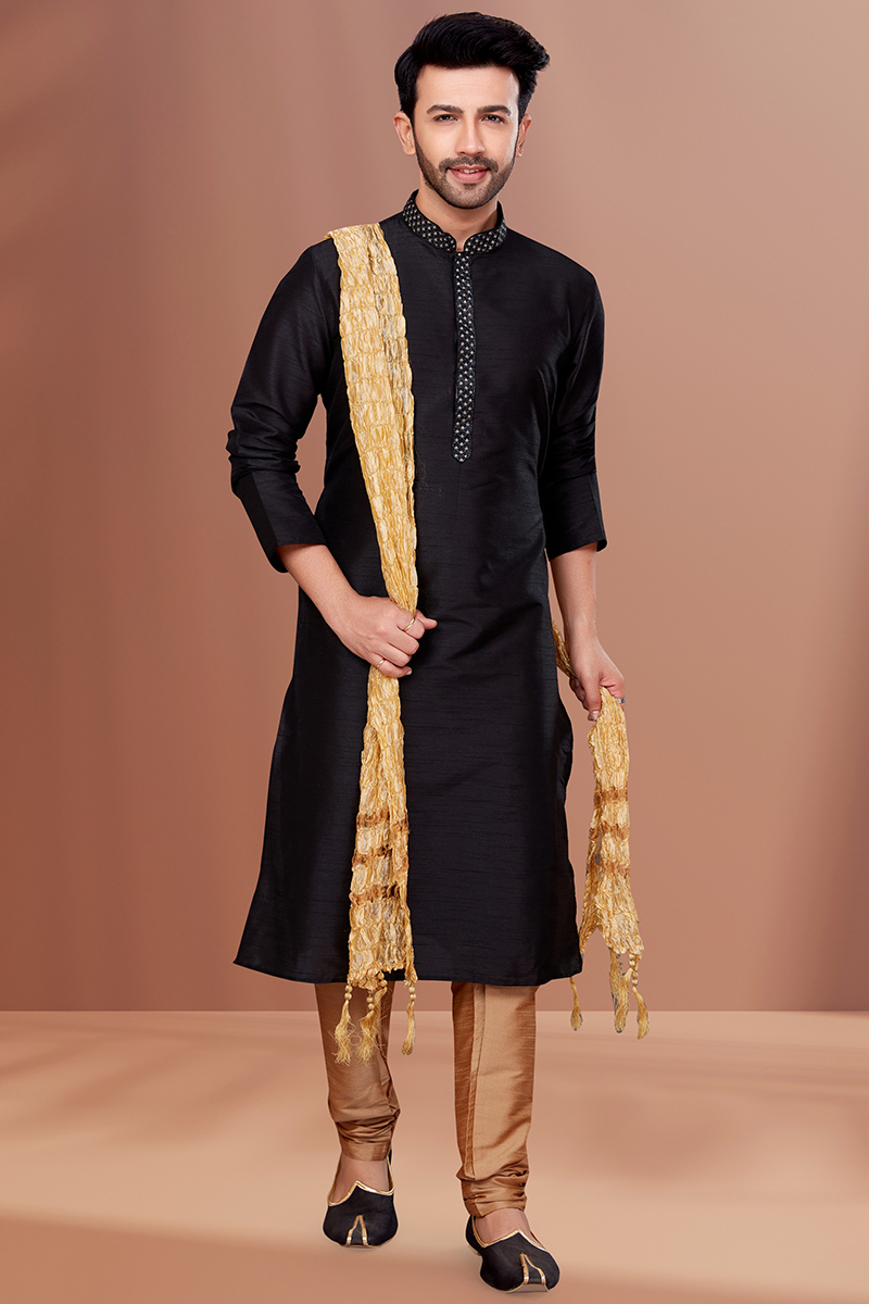 Men Kurta Pajama in Black Embroidered Fabric MKPA02657