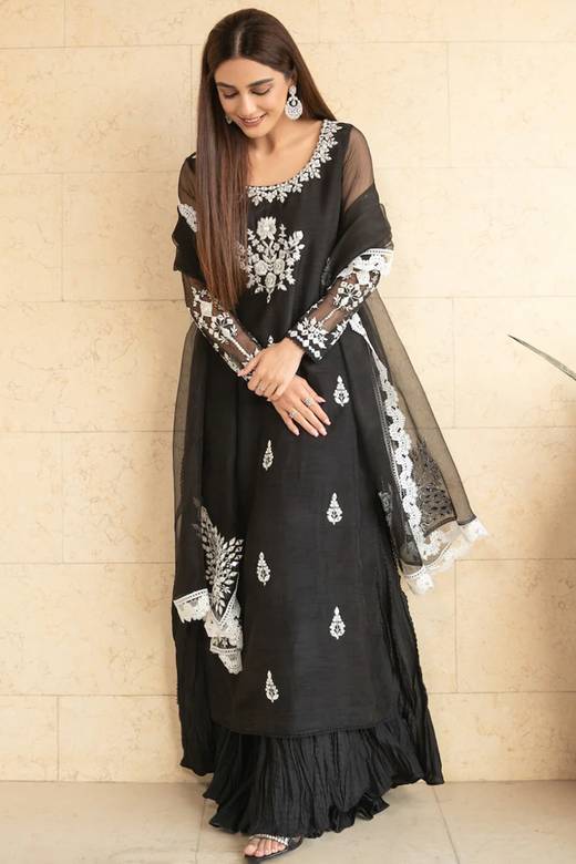 Shop Bollywood Dresses Online in Latest Designs and Styles