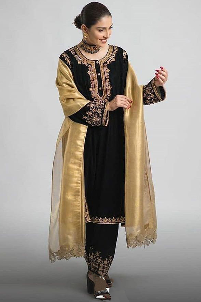 Hot Trouser Suit in Black Embroidered Fabric LSTV115055
