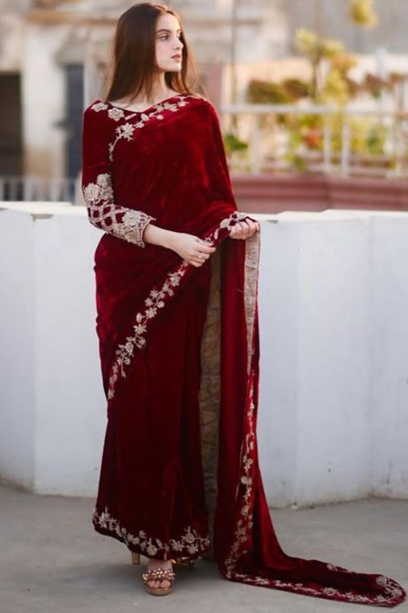Buy Aharin Silver Banarasi Silk Saree With Velvet Blouse Online | Aza  Fashions