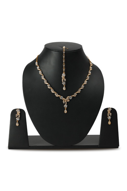 Necklace Set with Dazzling Earring and Mangtikka