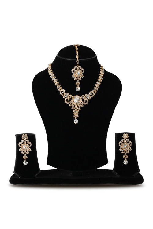 Stunning Necklace Set with Beauitiful Earrings and Mangtika 