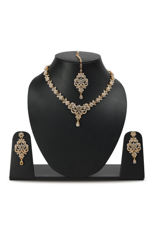 Necklace Set with Stone Studded Earrings and Mangtikka