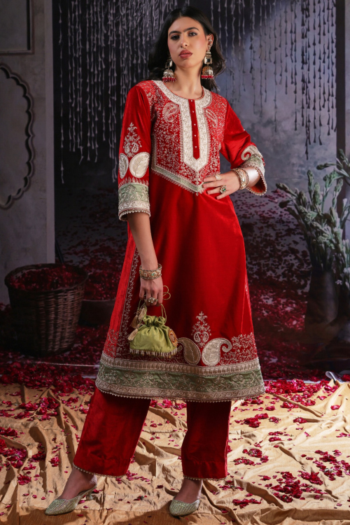 GUSTAKHIYAN – Nigar-e-Noor Red Heritage Kurta Dupatta Set