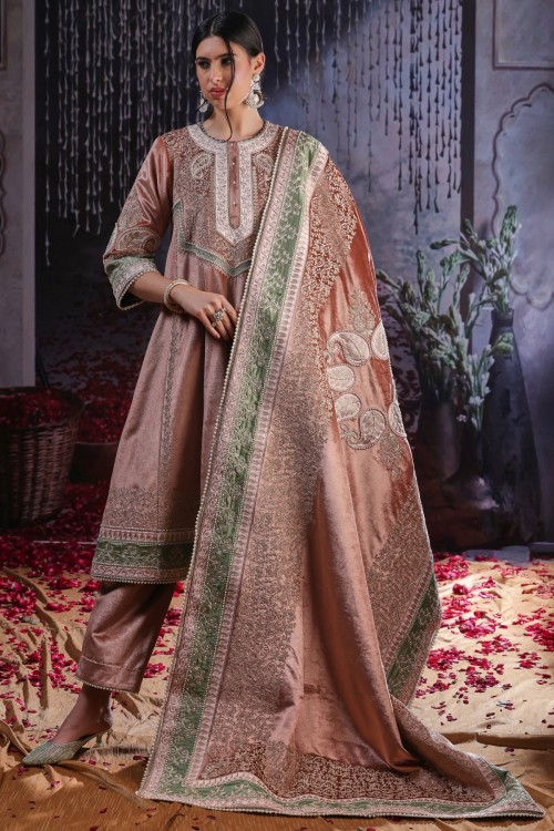 GUSTAKHIYAN – Amber Rose Embroidered Kurta with Luxurious Dupatta