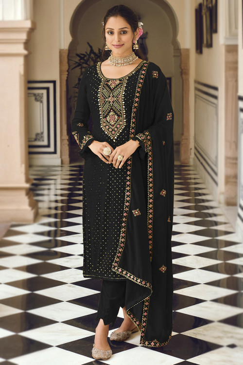 Punjabi Suits - Traditional - Salwar Kameez: Buy Designer Indian Suits for  Women Online | Utsav Fashion