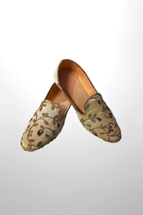 Beige Silk Embroidered Traditional Mojari For Men's
