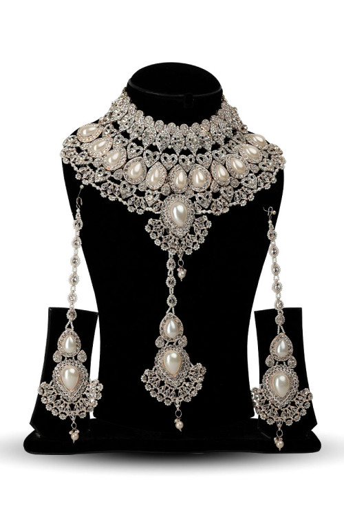 Choker Bridal Necklace Set with Stone Embellished 