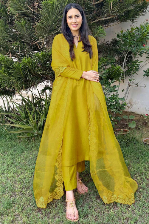 Plain yellow dress 2025
