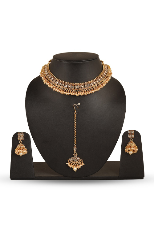 Kundan Choker with Beaded Tikka & Cluster Jhumkas