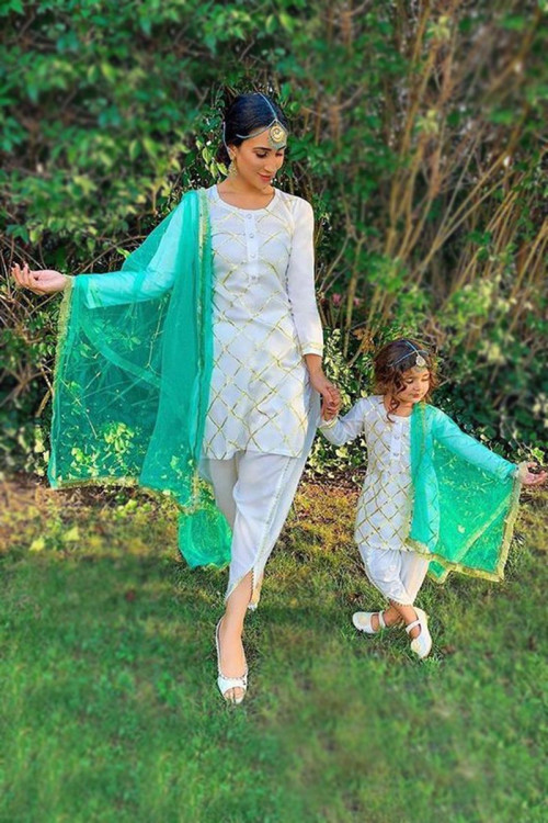Most Stunning Mother Daughter Outfits for Both of You