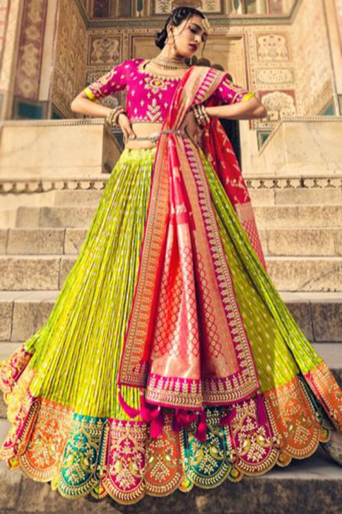 Indian Bridal Dresses: Buy Bridal Jewellery, Outfits & Accessories Online |  Utsav Fashion