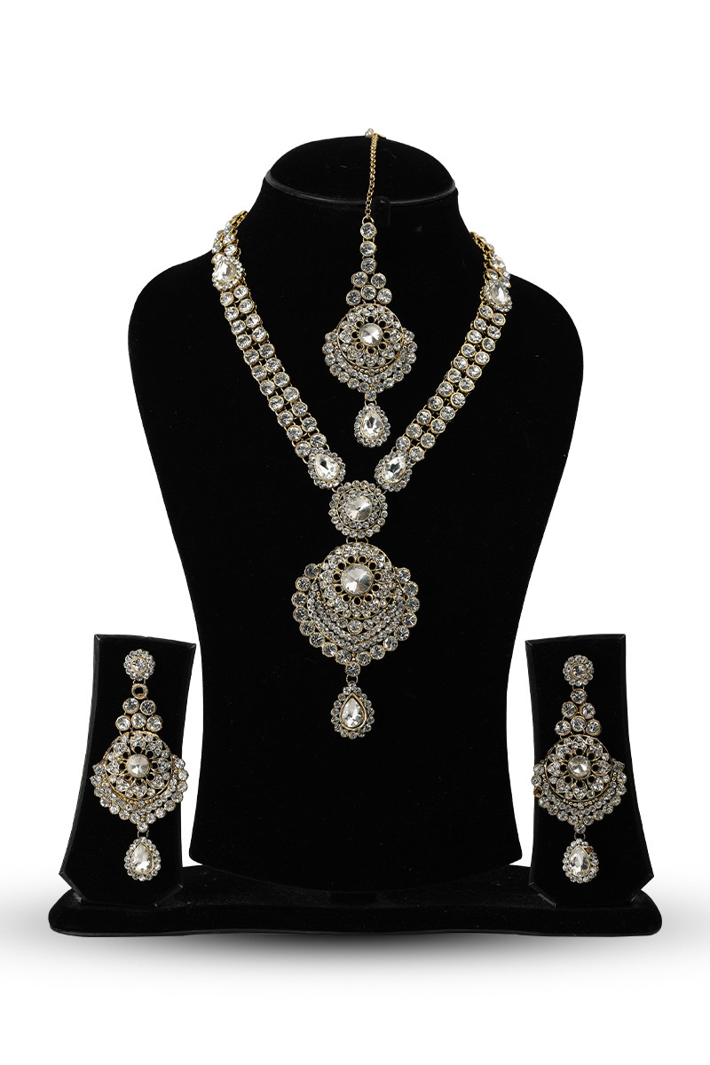 Necklace Set Inscribed with Jhumka Earring and Mangtikka