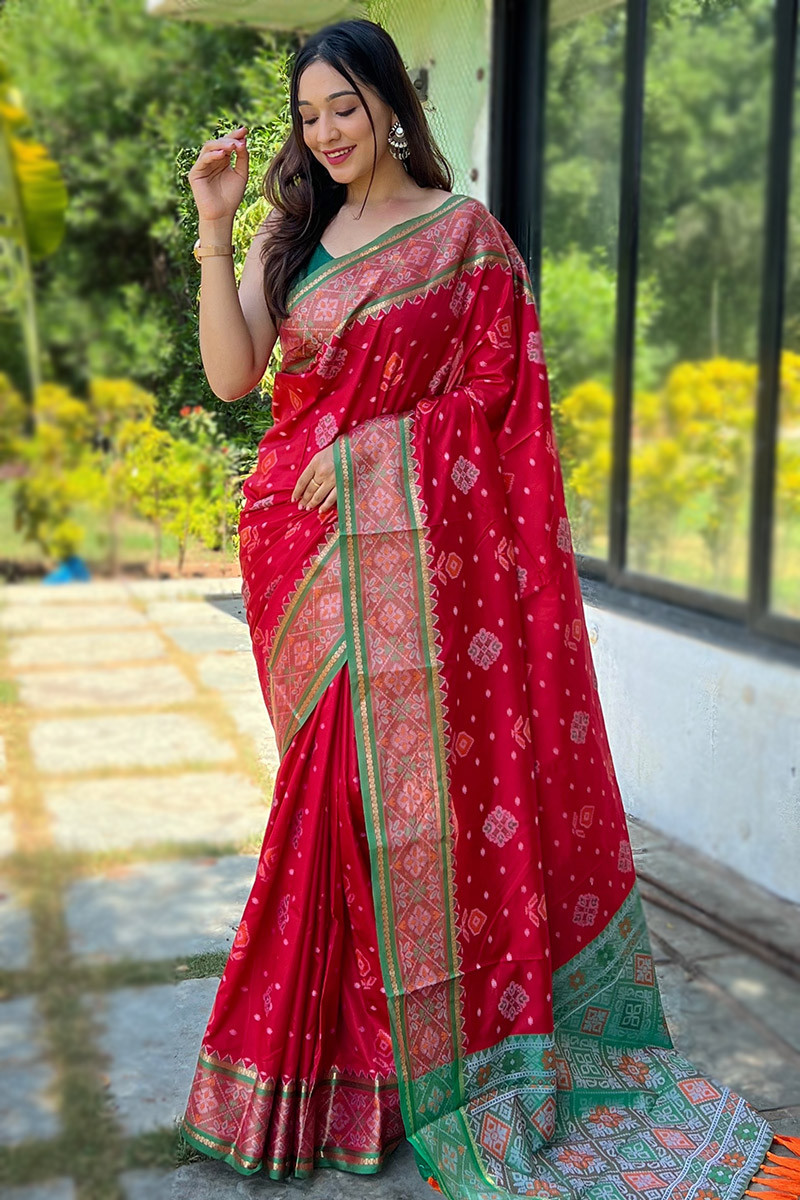 Linen White & Red Patola Silk Saree with Zari Border Pallu & Stone wor –  Ethnos