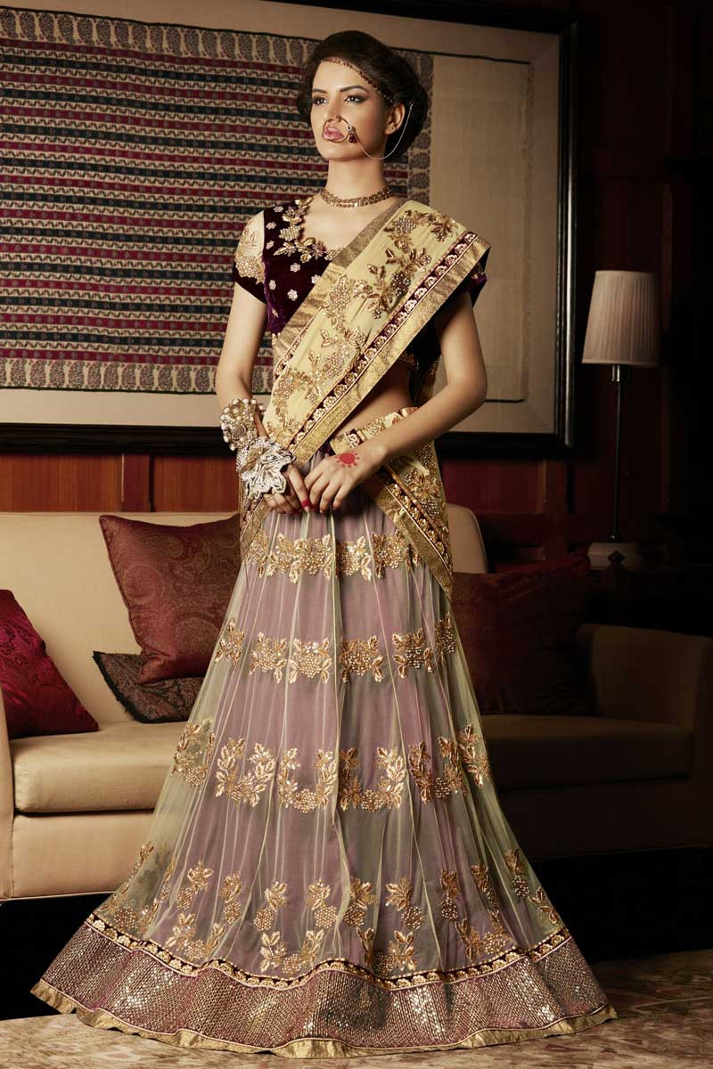 Share 156+ maroon velvet blouse with saree