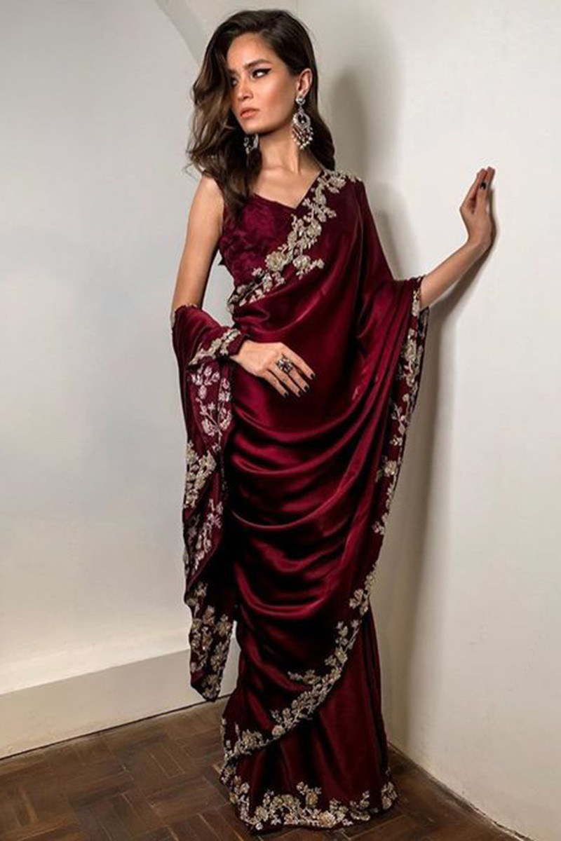 SIRIL Bandhani Polycotton White & Maroon Saree with Polycotton Blouse