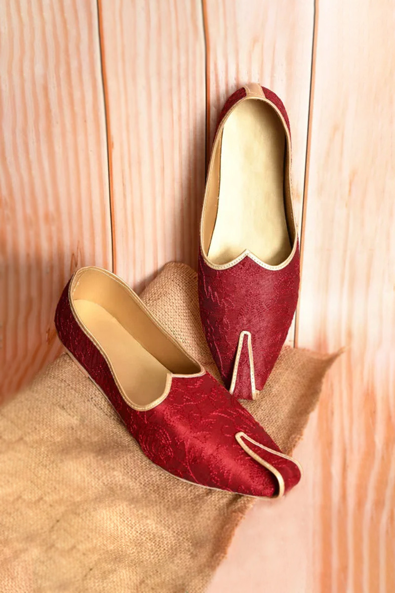 Red mojari store