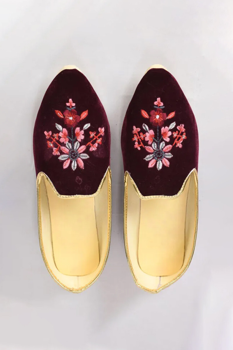 Red mojari on sale