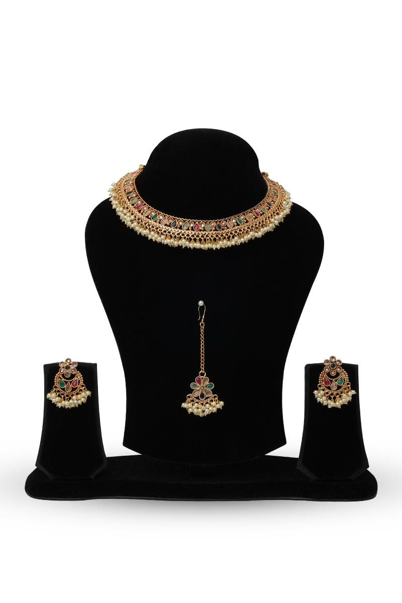  Cream Color Choker Necklace Set With Mangtikka
