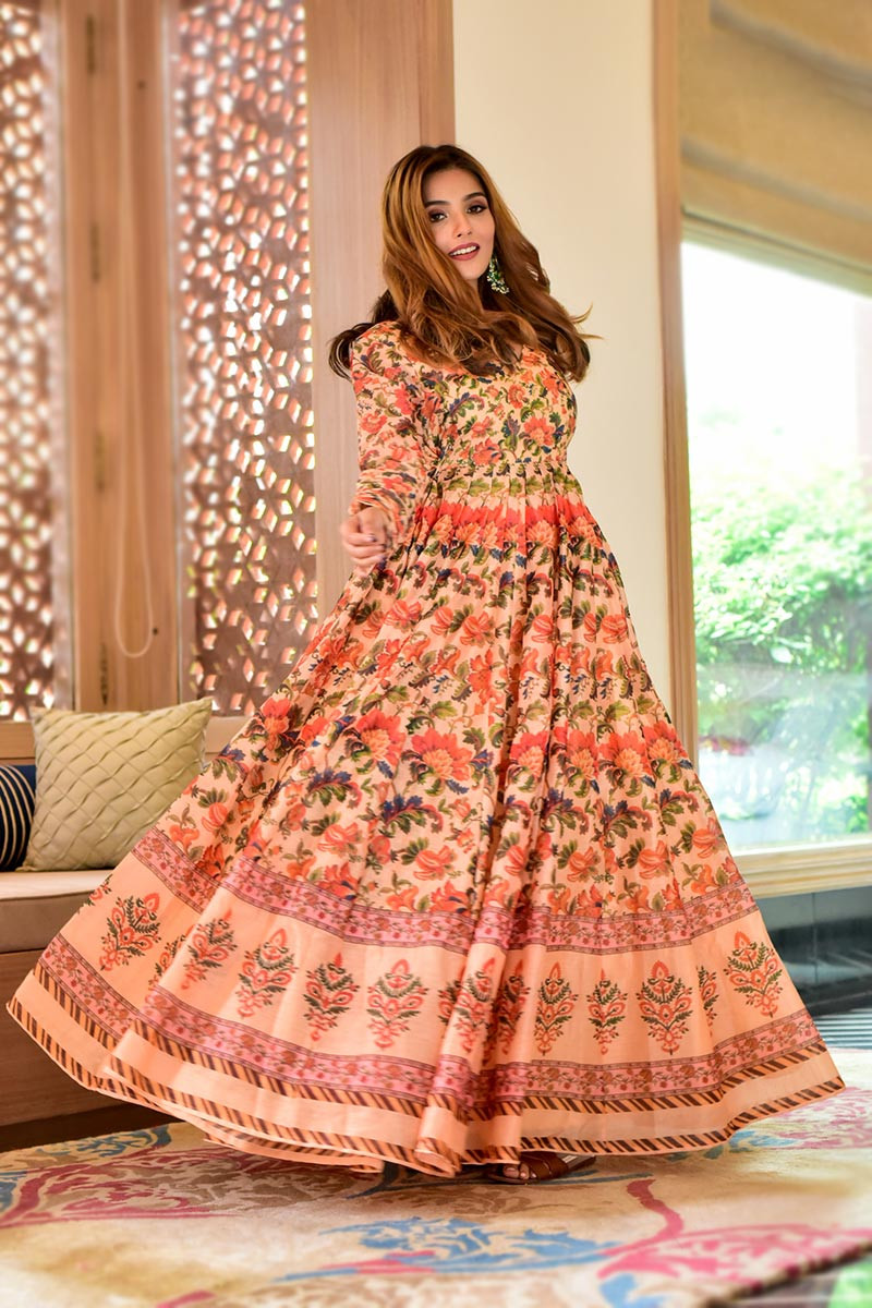 Light discount peach gown