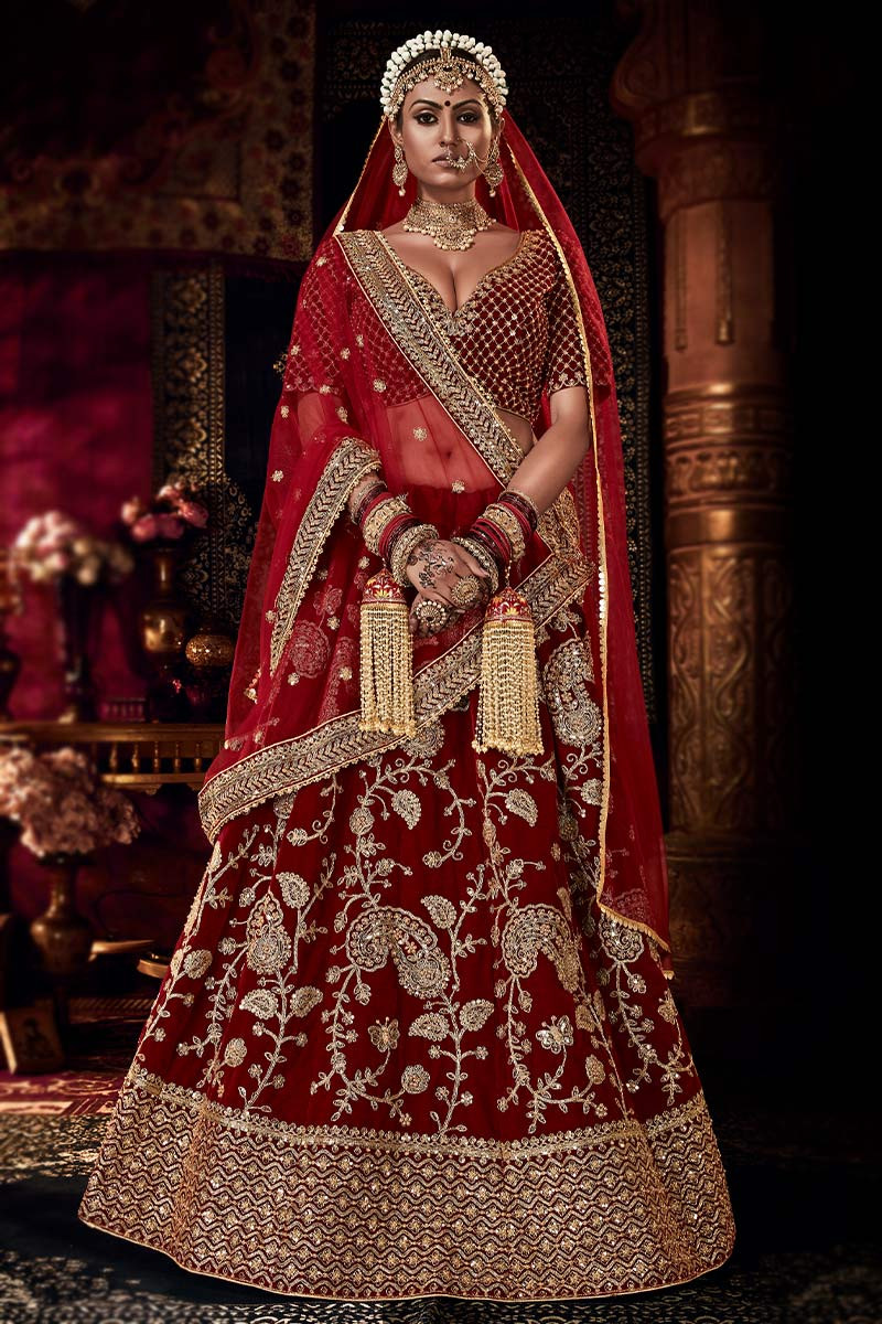 Manish Malhotra Bride Dazzled In A Maroon Embellished Lehenga, Paired It  With A 'Kiran Dupatta'