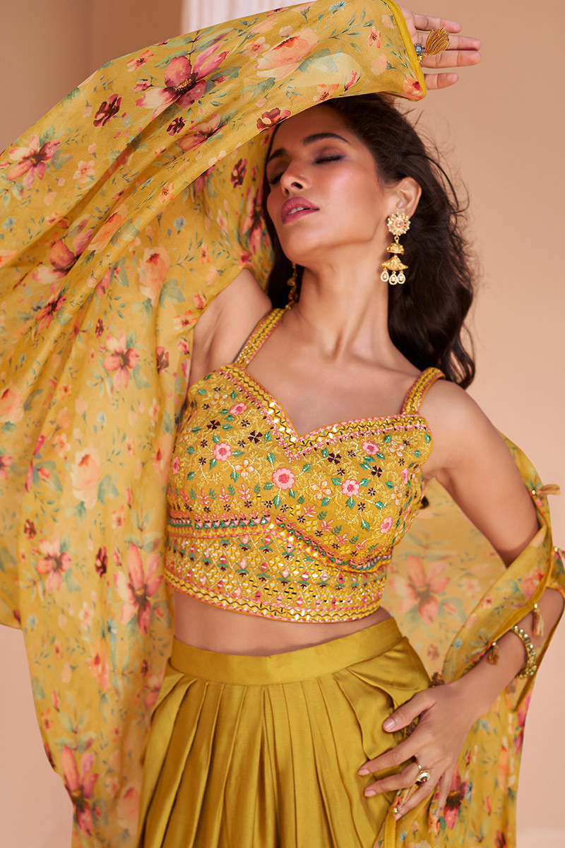 Buy Green Zari Embroidered Modal Satin Kurta with Dhoti Pants - Set of 2 |  AH/FI9/DH0001/AVAAS13DEC | The loom