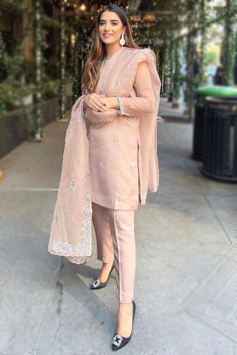 Pale pink trouser suit outlet