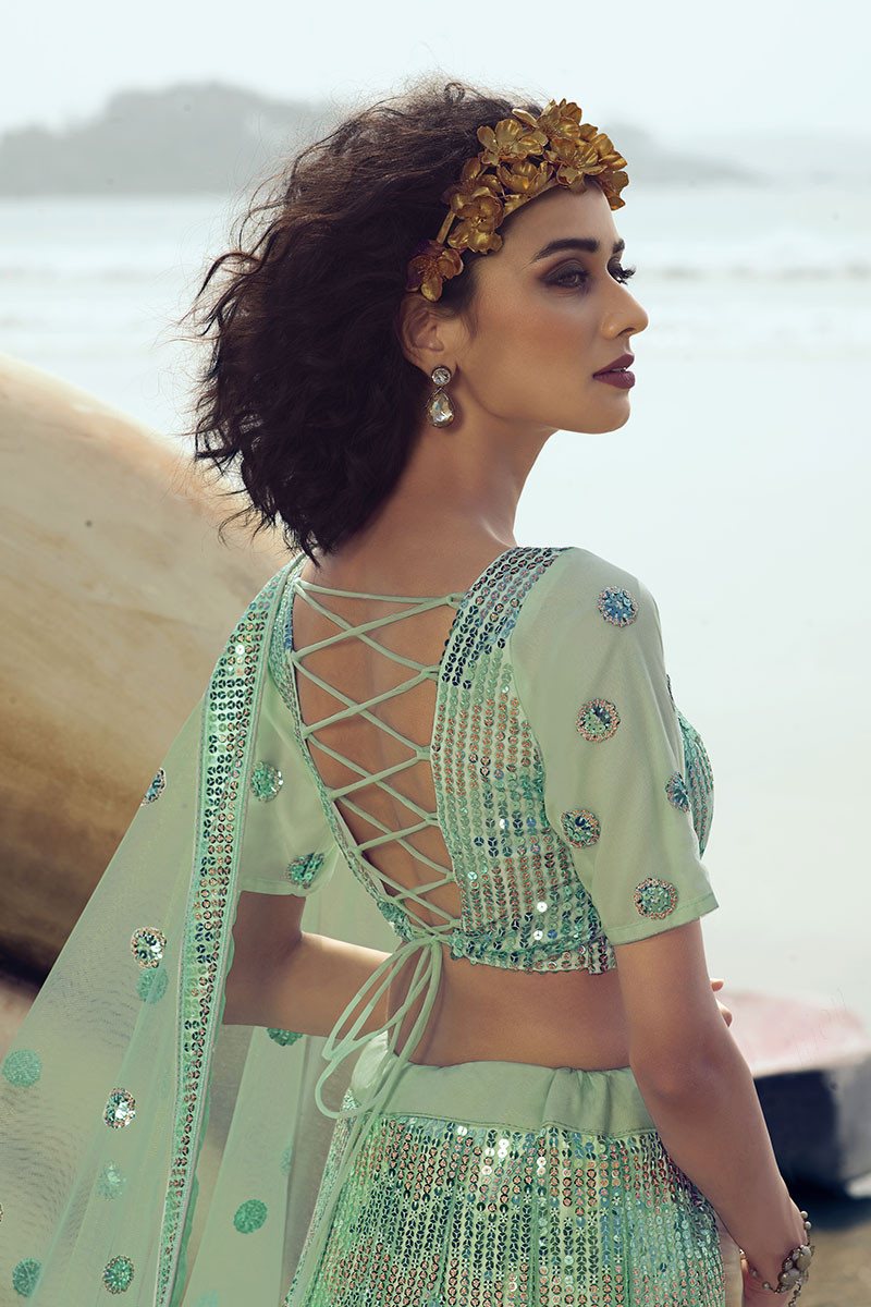 Aditi Ravi's gorgeous look in a pastel green sequinned lehenga with a belt!