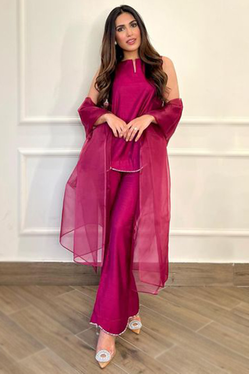 Pink palazzo outfit 2025