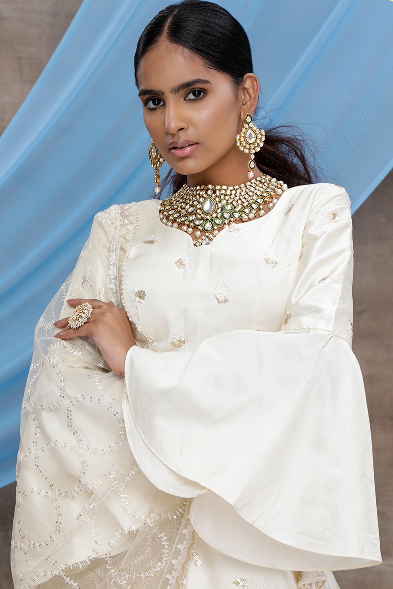 Heavy White Indian Wedding Dress Lehenga Choli #BN910 | Indian bridal wear, Indian  wedding dress, Indian bridal outfits