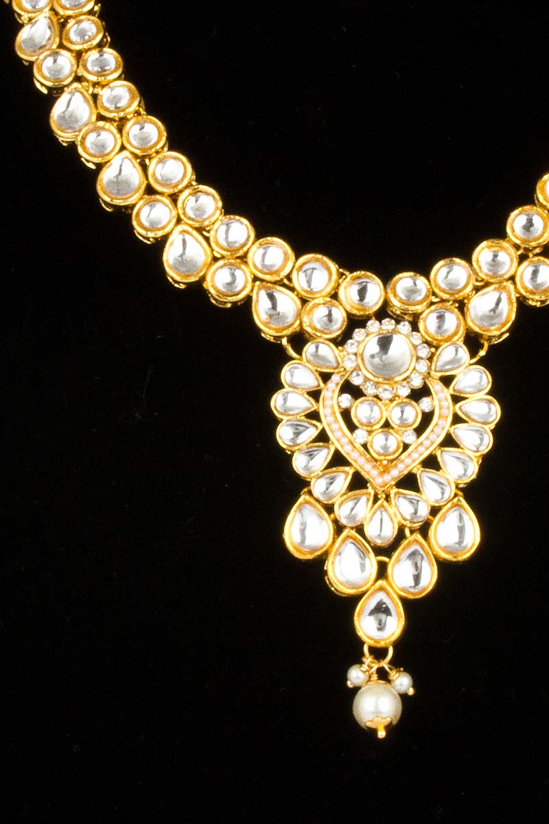 Wedding wear Necklace Sets Online with Jhumka earrings and Tika