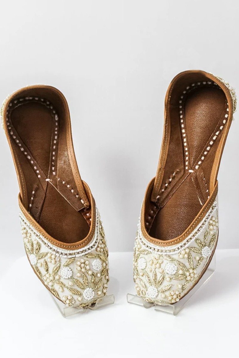 Off-White Men's Embroidered Mojari – Resham Sequins Work