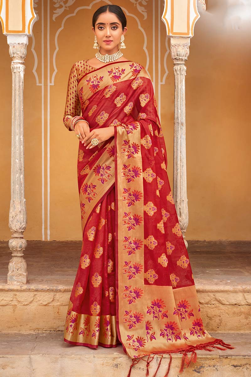 Karwa Chauth Saree: करवा चौथ पर पहनें इस रंग की साड़ी तो मिलेगा शुभ फल, इन  रंगों से करें परहेज